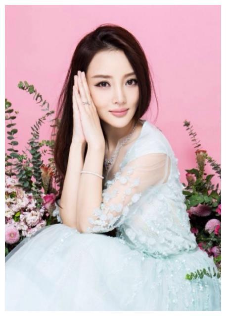 盘点娱乐圈6大混血美女明星，网友都说张柏芝最美