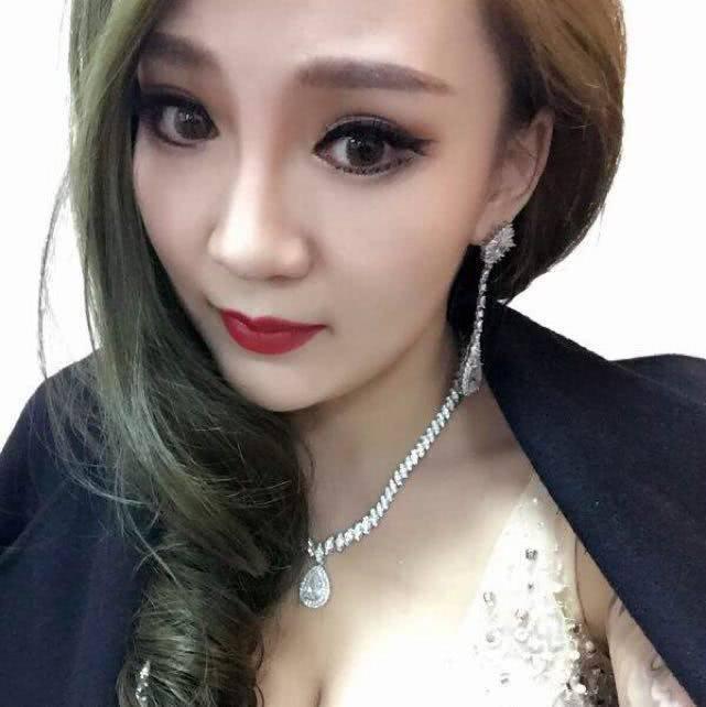 快手一姐官司缠身，将赔偿千万，直播卖惨，网友：活该！