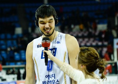 ​他是韩国的篮球天才！生涯巅峰被拿来和姚明相比，结婚7年未生育
