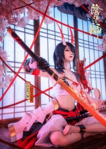 ​阴阳师：妖刀姬神级还原cos，长发及腰美如画，海报都没这么美