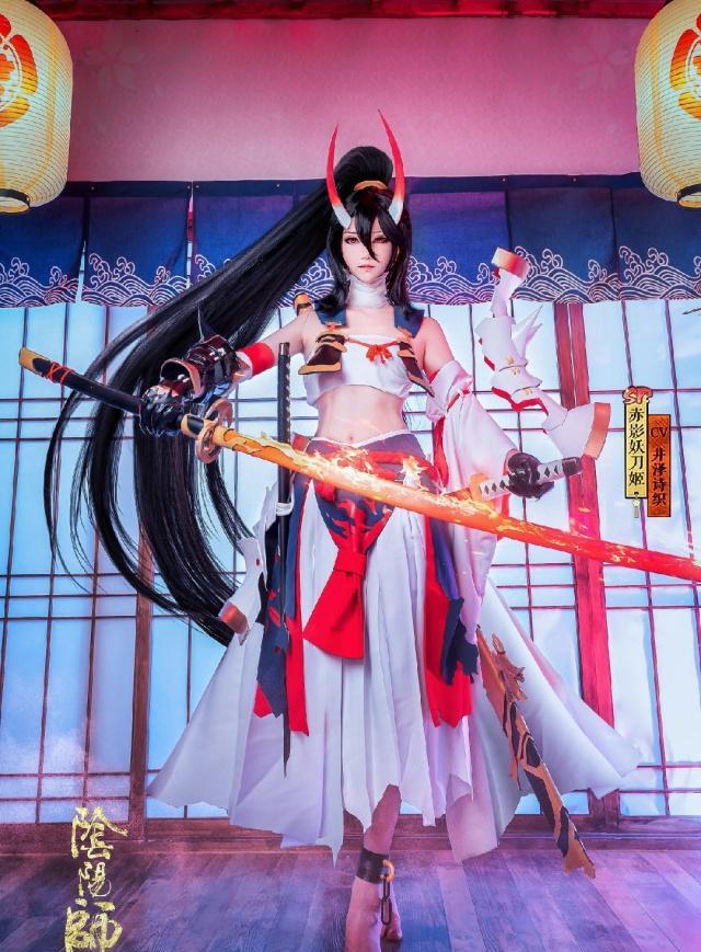 阴阳师：妖刀姬神级还原cos，长发及腰美如画，海报都没这么美
