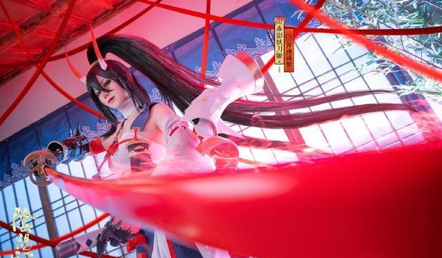 阴阳师：妖刀姬神级还原cos，长发及腰美如画，海报都没这么美
