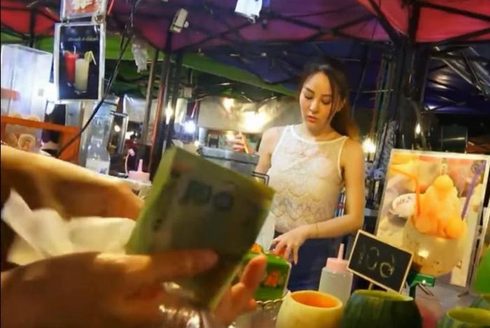 泰国“水果西施”走红！看到真人后，网友不淡定