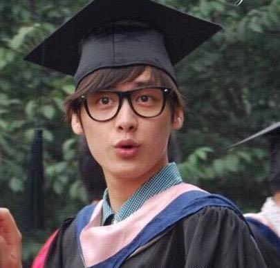 程七七素颜照和妆后差太多了吧，而刘亦菲同学还出演过《宫2》的大反派？