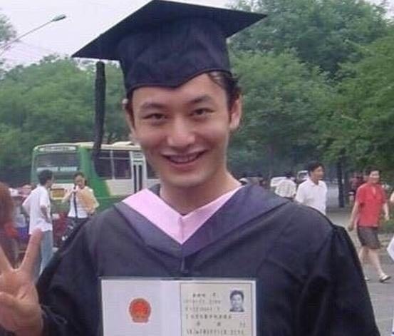 程七七素颜照和妆后差太多了吧，而刘亦菲同学还出演过《宫2》的大反派？