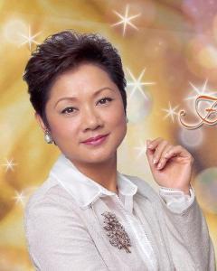 她凭借一首歌红了30年，誉为亚洲女歌王，唯一敢批邓紫棋的人