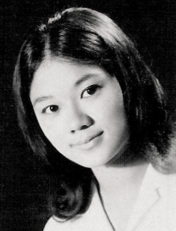 她凭借一首歌红了30年，誉为亚洲女歌王，唯一敢批邓紫棋的人