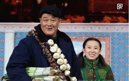 春晚主持人大曝光，主持春晚20年的董卿被刷下！而她成为赢家！