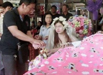 ​婚礼上新郎突然死亡，新娘坚持办完婚礼，说出的理由让大家都哭了