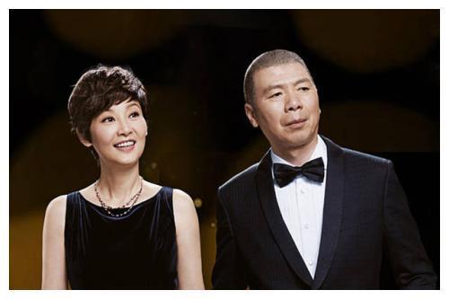 52岁徐帆前任曝光，原来是我们熟悉的演员，难怪冯小刚从来不提！