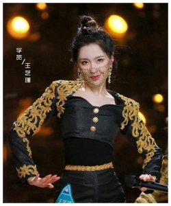 ​王艺瑾130斤时旧照被扒出，当她说出减肥秘籍，很多人都不敢尝试