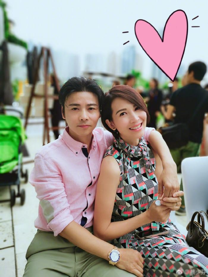 蔡少芬晒全家福为二女儿张信儿庆生，一家四口同框画面超温馨