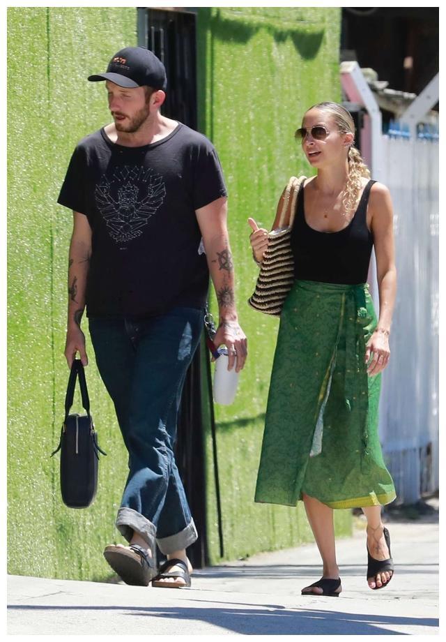 女星妮可·里奇（Nicole Richie）洛杉矶街拍组图