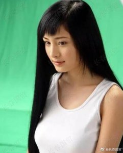 ​杨幂16岁美照曝光，长发飘飘清纯甜美，与陈坤合作满眼崇拜