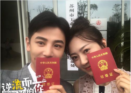 孙坚黄梦莹晒“结婚证”，看清内容后引热议，网友：差点被吓到！