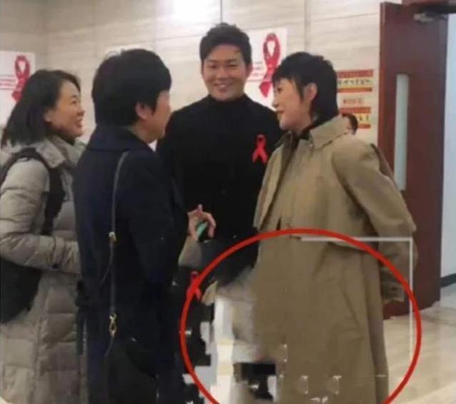 37岁马丽官宣怀孕，小两口秀恩爱，分娩时要求93年小鲜肉老公陪产