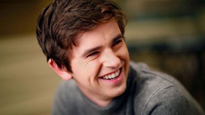 ​Freddie Highmore  1992 年出生于英国伦敦
