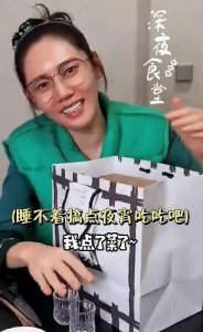 ​于晓光抱美女坐大腿后，秋瓷炫首次晒出二人视频，一起喝酒很甜蜜