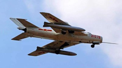 ​试将铁翼卫长空---歼6战斗机