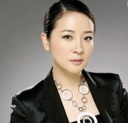 陈小艺因《离婚》出名，被拍出轨2次，丈夫刘惠宁却劝记者不要报道？