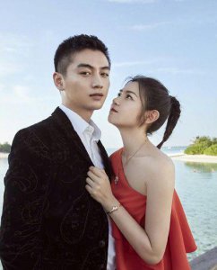 ​陈妍希深夜为陈晓庆生，陈晓帅气出镜，感情甜蜜力破婚变传闻