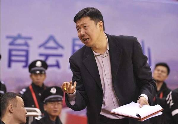 八一主帅王治郅现状：二婚妻子家庭背景强大，儿子坚持中国籍！