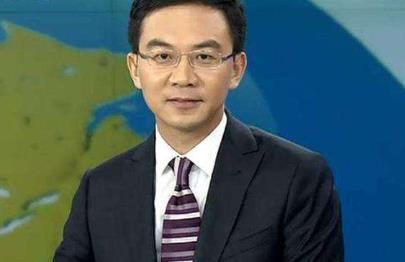 他曾是央视主持人，因没钱给妻子看病辞掉工作，今东山再起