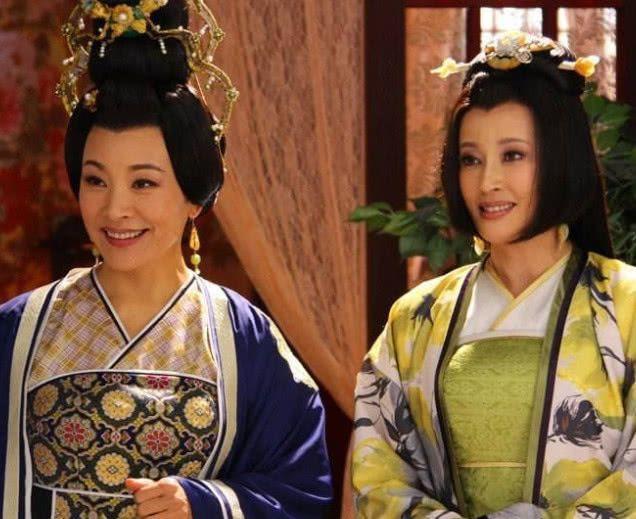 58岁陈冲近照，两个女儿长得比她还美，老公颜值一言难尽