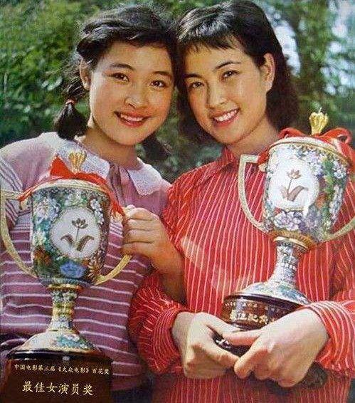 58岁陈冲近照，两个女儿长得比她还美，老公颜值一言难尽