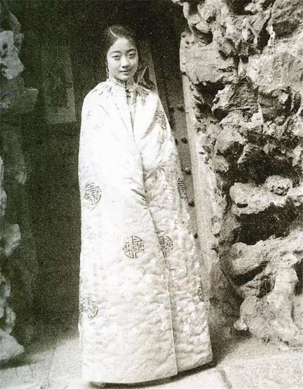 照片看完末代皇后一生,看她如何从明美少女成为老妇!!