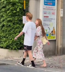 ​泫雅方承认与龙俊亨非公开结婚：请祝福新的人生