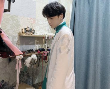 ​杨清柠为啥喜欢毛宸宸，翻看他以前的微博动态，网友：王乐乐输了