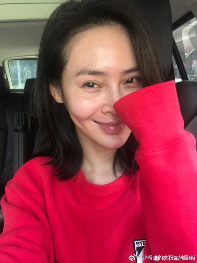 曾经的老戏骨，如今复出被骂整容脸，章子怡评价她演技尴尬