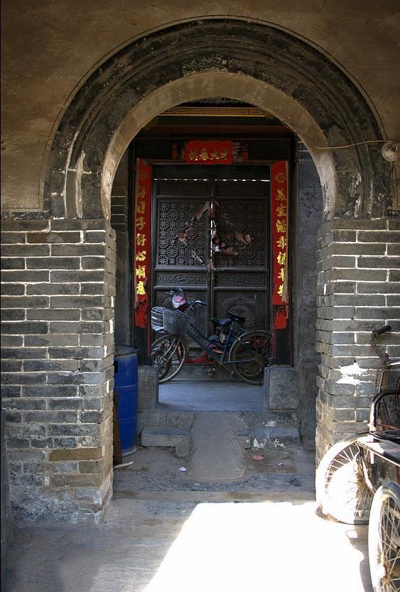 被高楼包围的清代古宅，主人称：给100亿也不卖！