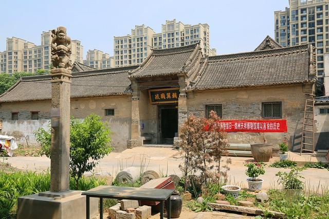被高楼包围的清代古宅，主人称：给100亿也不卖！