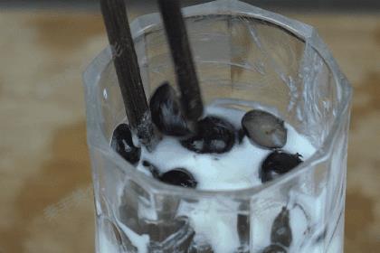5分钟搞定一杯水果酸奶杯，营养美味两不误，大人小孩都爱喝！