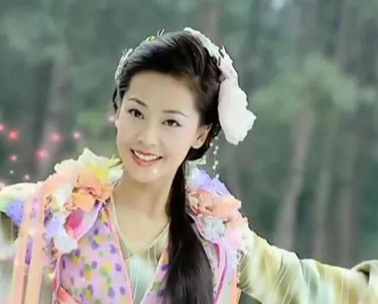 张茜生活近照：与丈夫相差十岁却一见倾心，45岁仍美得一塌糊涂