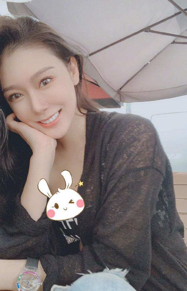 林丹“出轨门”女主再发声，上次发长文这次发视频，整容脸很吓人