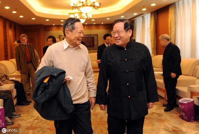 杨振宁对于中国做出过什么贡献？