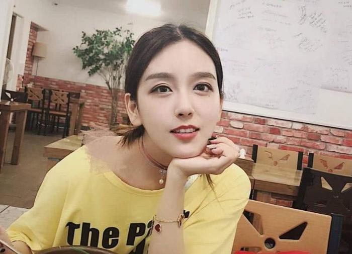 LPL女解说一句“牛逼”引起热议，网友：说出了文盲的心里话！