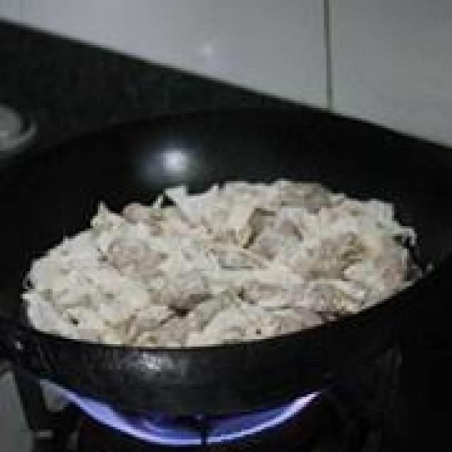 自制肉燕，皮薄馅大，香气四溢，非常爽口