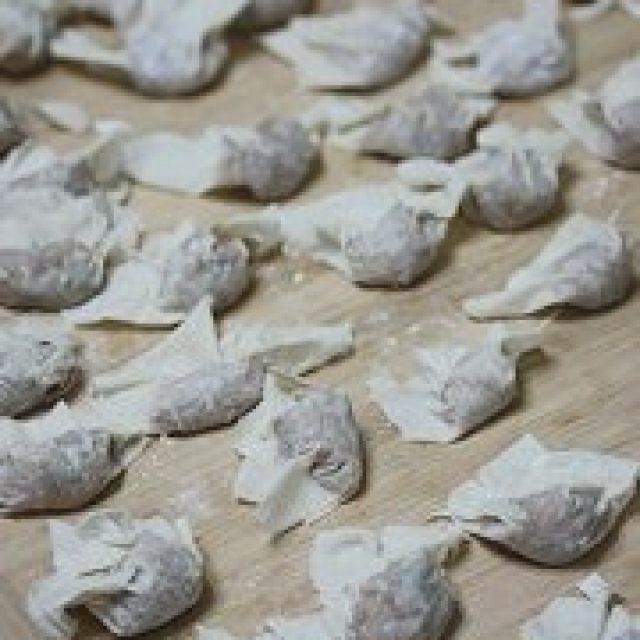 自制肉燕，皮薄馅大，香气四溢，非常爽口