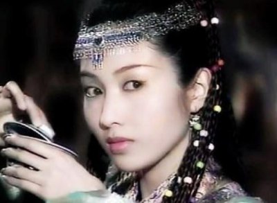 ​走红后嫁大15岁残疾老公，连生3女，今47成教科书般人物