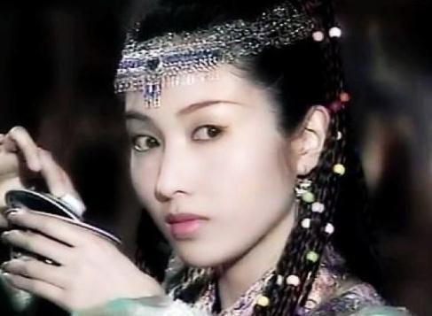 走红后嫁大15岁残疾老公，连生3女，今47成教科书般人物