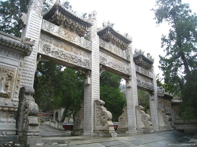 上海大学生对对联 要求顺念倒念都一样 结果是扫地大妈对絶啦
