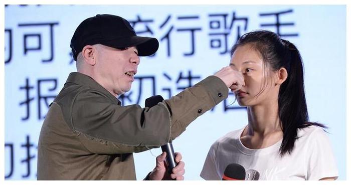 天然美的钟楚曦被曝整容，冯小刚遭打脸？