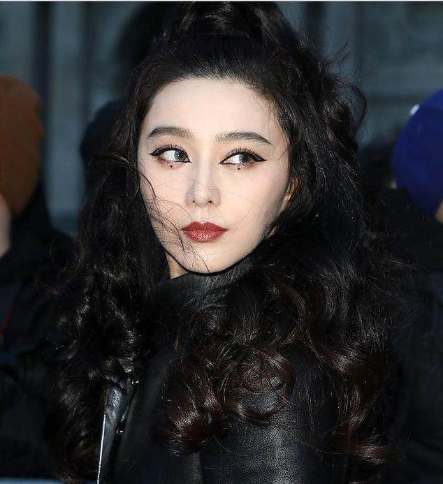 圈中这几位都长着一颗泪人痣，你更喜欢哪一位呢？