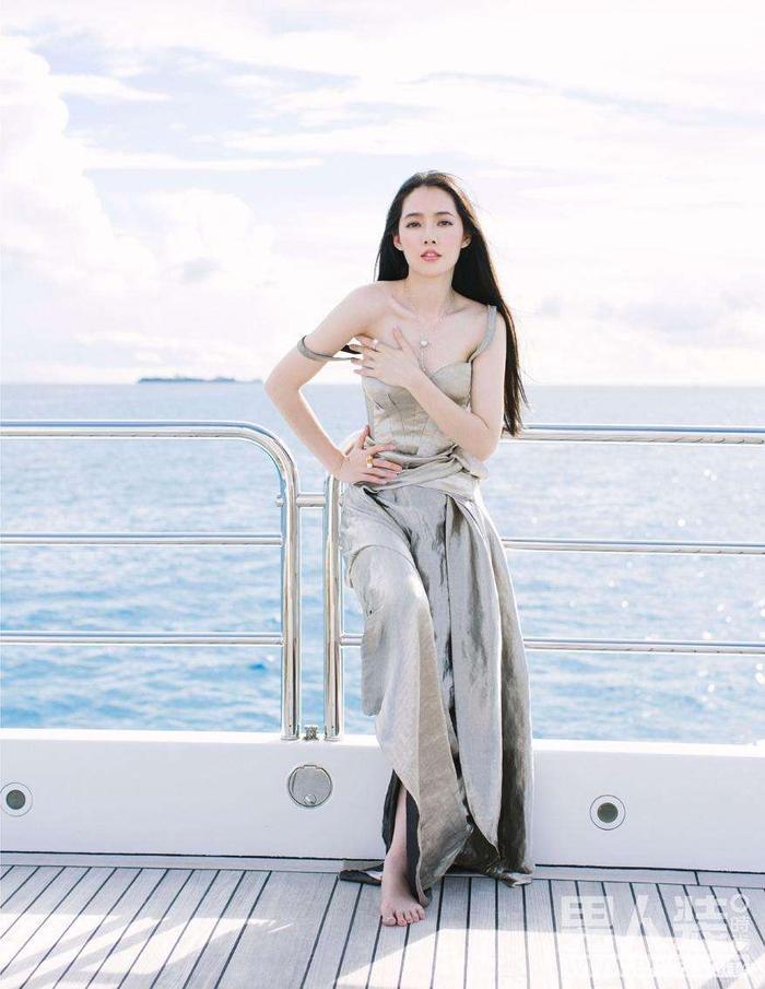 清纯玉女也只能靠拍摄大尺度写真来博眼球了，不过身材是真好啊