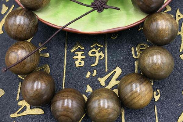 金丝楠木手串市场价 金丝楠木手串属于什么档次