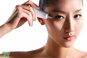 用眼霜前要用爽肤水吗,擦眼霜之前要擦水吗